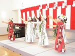敬老会と誕生会　フラダンス